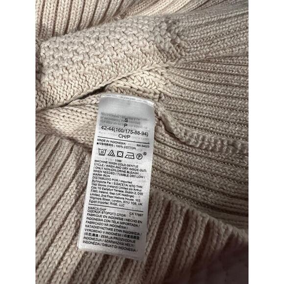 Gap V-neck sweater
Cream colored 
Size small￼ - Picture 8 of 8